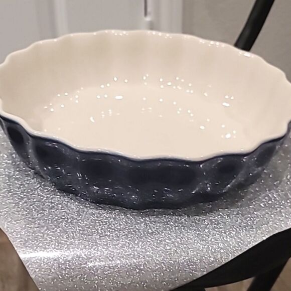 Henckels Ceramic Scalloped Pie Dish- Dark Blue - Picture 9 of 10
